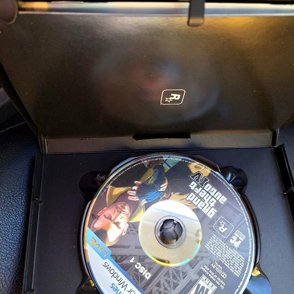 Grand Theft Auto- PC Edition (2 discs) - Picture 2 of 3